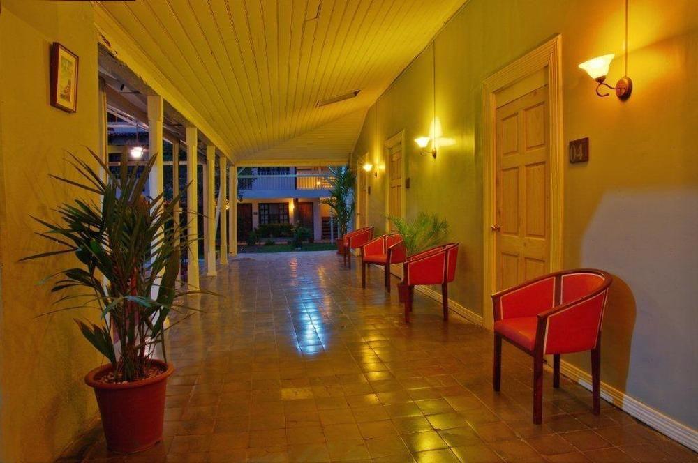 Hotel Ліберія Екстер'єр фото